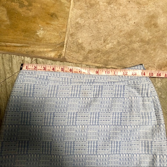 😊3 for $30😊Blue and White Printed Skirt - Picture 5 of 6